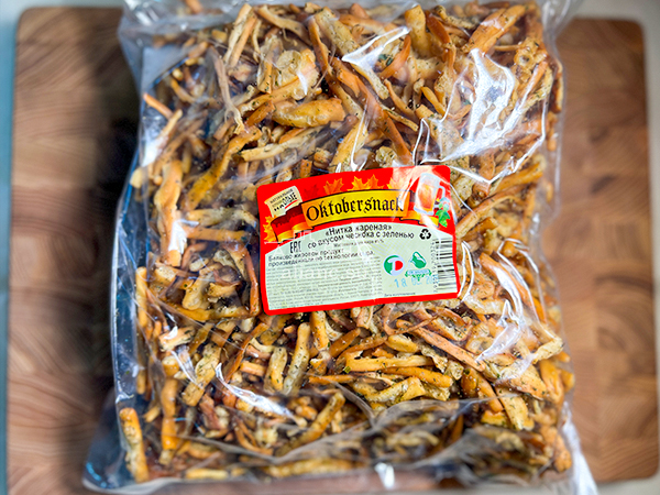 Нитка ЖАРЕНАЯ "Чеснок с зеленью" Oktobersnack 1 кг (сырный продукт) в Куровском