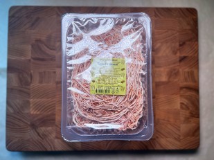 Чичарроны со вкусом сметаны и лука: Сыр Чечил паутинка (аджика)  500 гр.