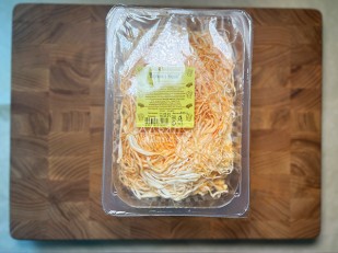 Рыбные снеки: Сыр Чечил паутинка (икра красная)  500 гр.