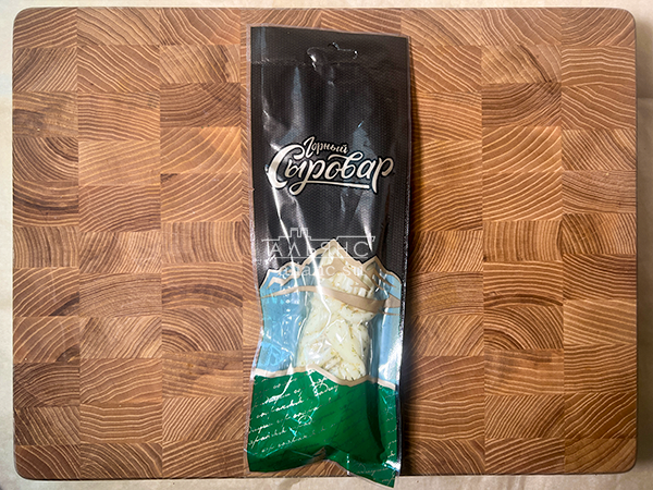 Сыр 100 гр ГОРНЫЙ СЫРОВАР (Косичка с укропом и чесноком) в Куровском