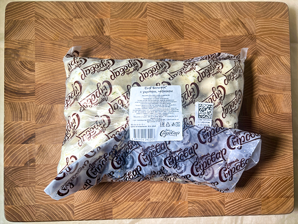 Сыр 1 кг ГОРНЫЙ СЫРОВАР (Бочонок с укропом и чесноком) в Куровском