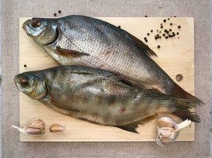 Камбала камчатская вяленая с икрой: Лещ цимлянский вяленый